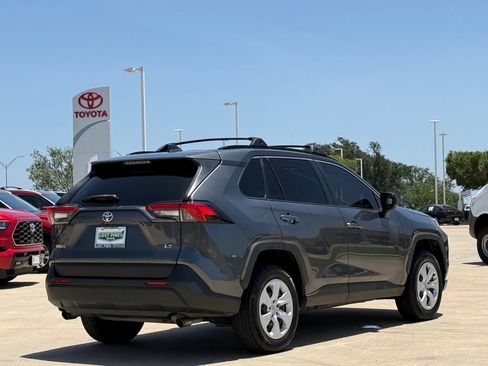Used 2019 Toyota RAV4 LE FWD image 4