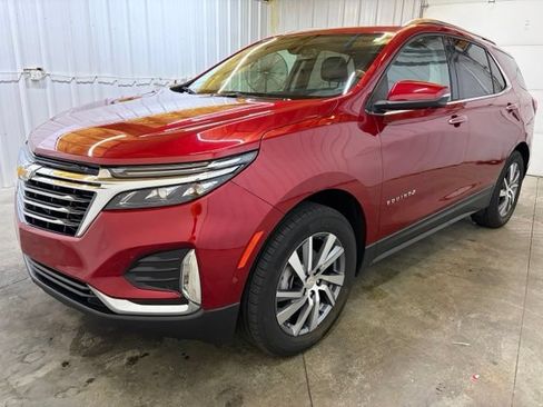 Used 2023 Chevrolet Equinox Premier AWD/4WD image 3
