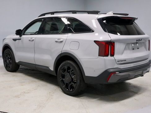 Used 2025 Kia Sorento SX image 11