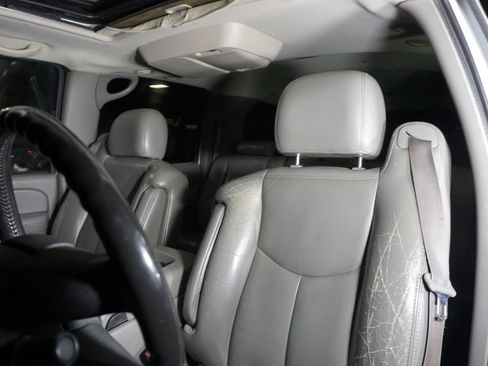Used 2006 GMC Yukon XL SLT w/ SLT Preferred Equipment Group AWD/4WD image 10