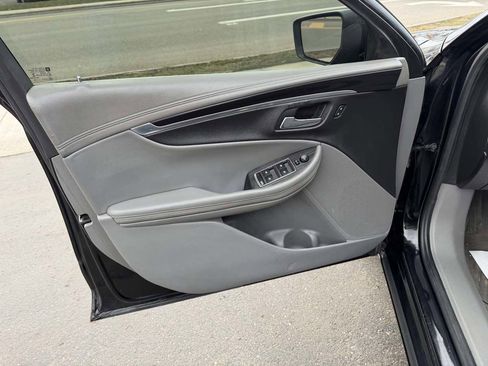 Used 2016 Chevrolet Impala LT w/ Convenience Package image 11