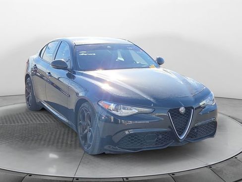 Used 2017 Alfa Romeo Giulia Ti w/ TI 19" Sport Package image 7