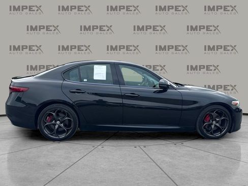 Used 2017 Alfa Romeo Giulia Ti w/ TI 19" Sport Package RWD image 6
