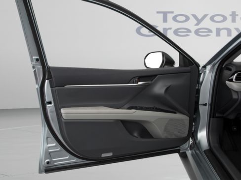 Used 2020 Toyota Camry LE w/ Convenience Package FWD image 13