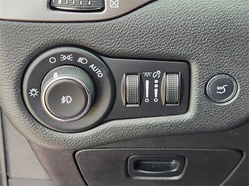 Used 2019 Jeep Cherokee Latitude Plus w/ Comfort/Convenience Group image 21