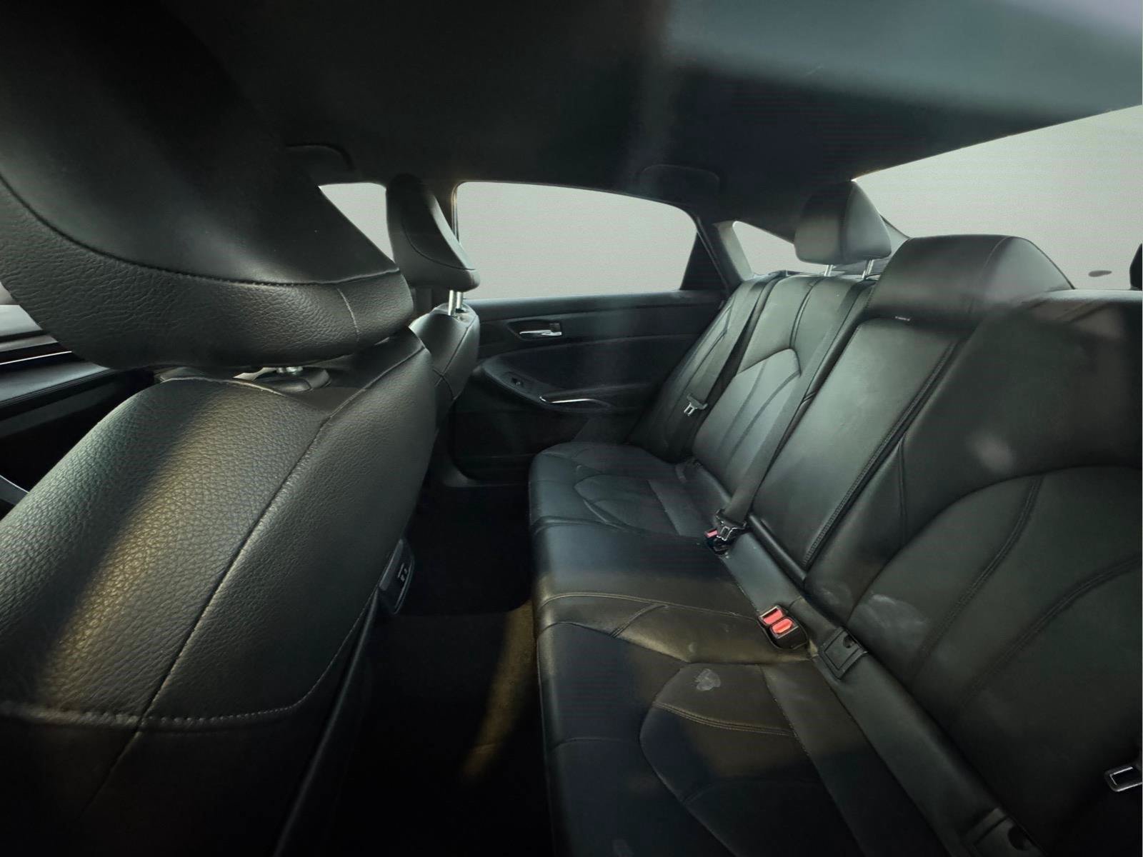 Used 2022 Toyota Avalon XLE FWD image 4