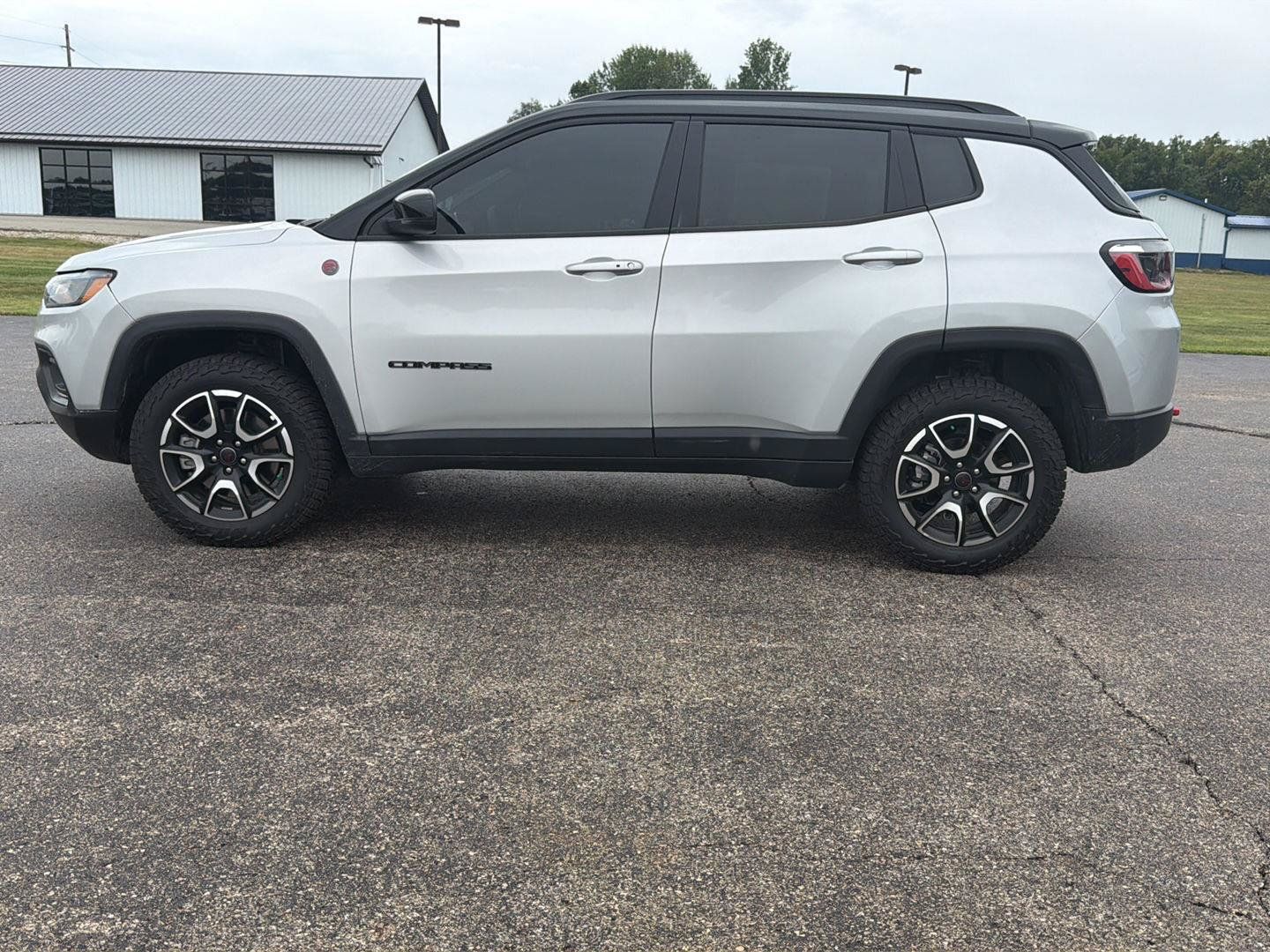 Used 2026 Jeep Compass Trailhawk AWD/4WD image 8