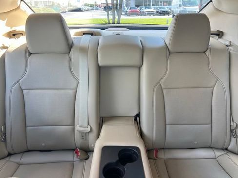 Used 2018 Ford Taurus Limited FWD image 18