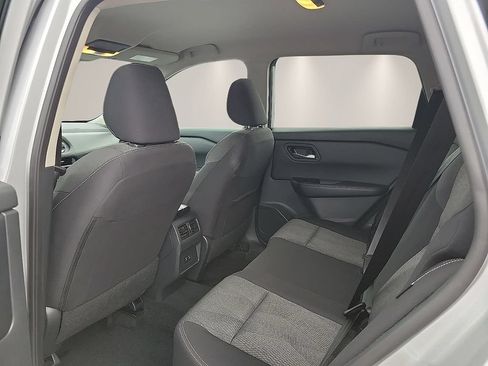 Used 2025 Nissan Rogue SV FWD image 8