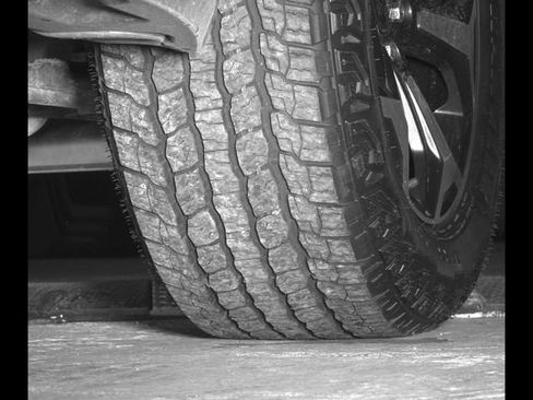 Used 2018 Chevrolet Tahoe 4WD w/ Skid Plate Package image 13