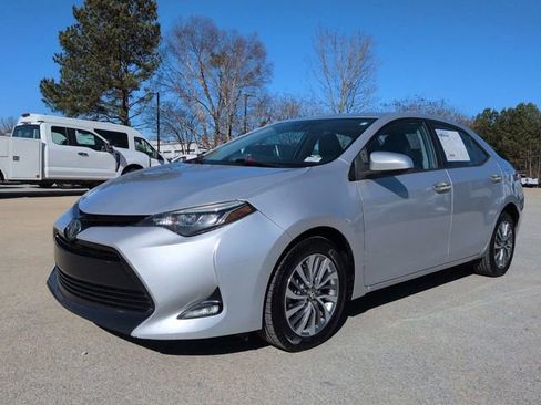 Used 2018 Toyota Corolla XLE image 8
