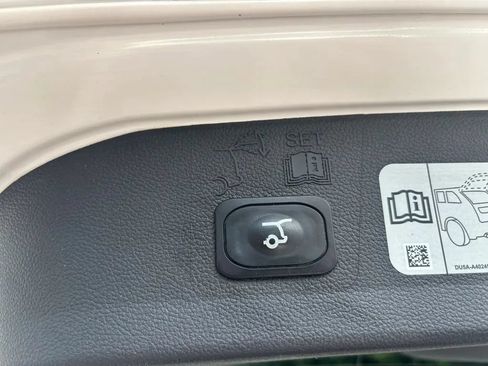 Used 2018 Ford Escape Titanium AWD/4WD image 16