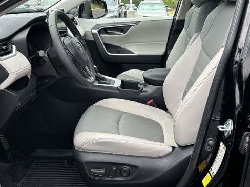 Used 2025 Toyota RAV4 XLE Premium FWD image 4