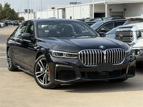Used 2022 BMW 750i xDrive w/ M Sport Package image 2