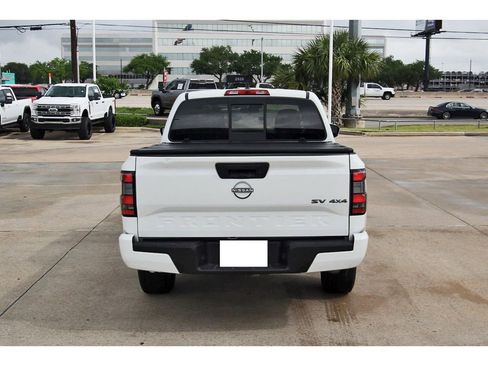 Used 2022 Nissan Frontier SV image 5