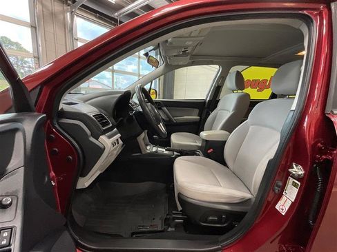Used 2017 Subaru Forester 2.5i Premium w/ All-Weather Package image 11