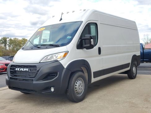 Used 2025 RAM ProMaster 2500 w/ Convenience Group image 2