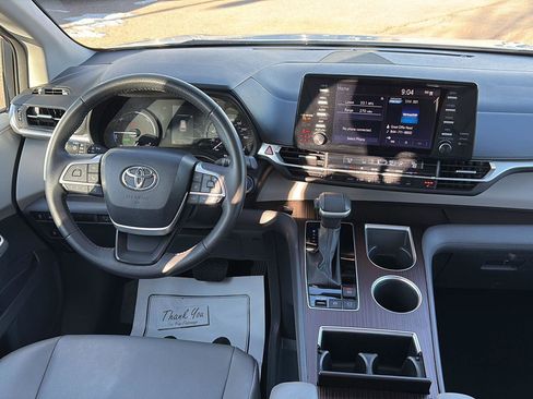 Used 2023 Toyota Sienna XLE image 25