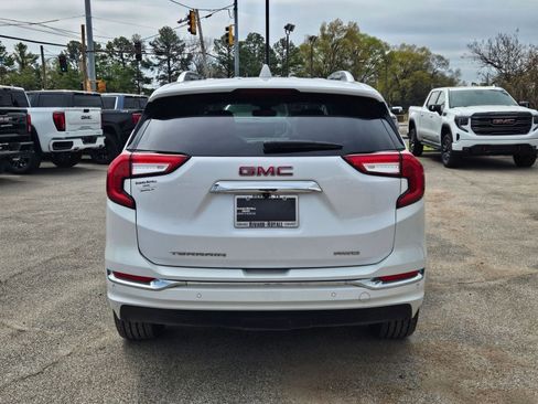 Used 2024 GMC Terrain Denali w/ Denali Premium Package image 5