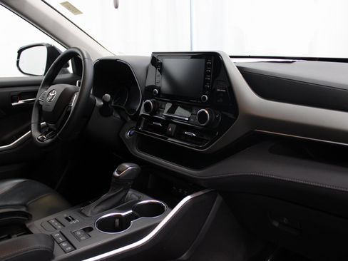 Used 2021 Toyota Highlander XLE image 30