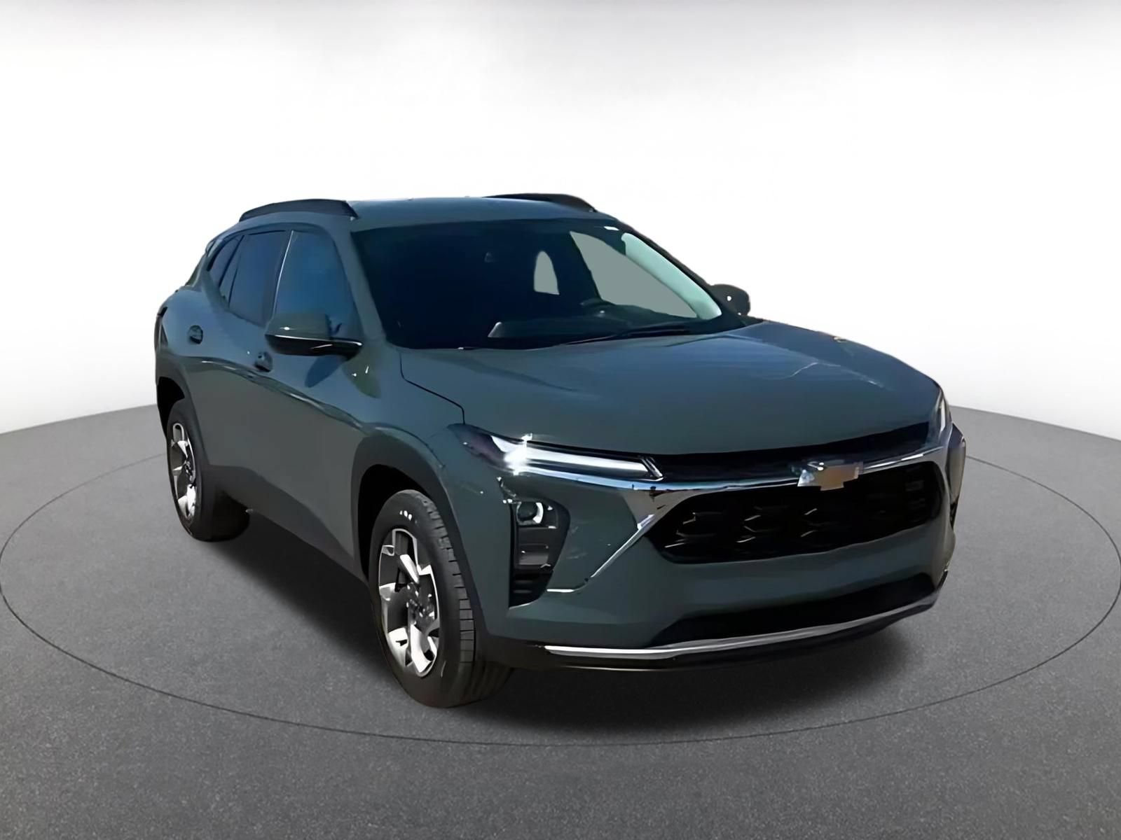 Used 2025 Chevrolet Trax LT FWD image 3