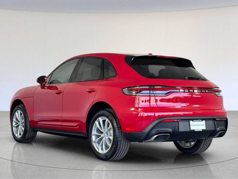 Certified 2026 Porsche Macan AWD/4WD image 3