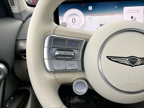 Used 2025 Genesis GV60 RWD image 23