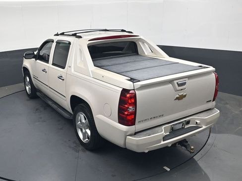 Used 2011 Chevrolet Avalanche LTZ AWD/4WD image 19