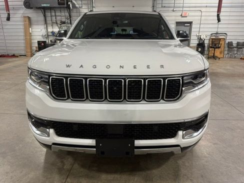 Certified 2024 Jeep Wagoneer L Series III w/ Premium Group I AWD/4WD image 39