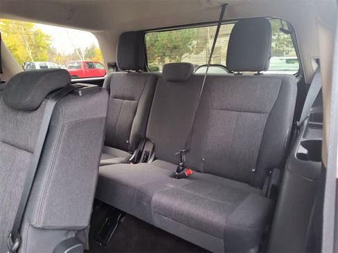 Used 2024 Ford Expedition XLT image 23