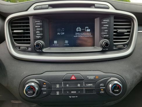 Used 2018 Kia Sorento AWD image 16