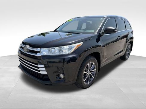 Used 2019 Toyota Highlander XLE AWD/4WD image 3
