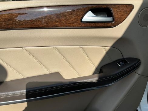 Used 2014 Mercedes-Benz GL 450 4MATIC image 19