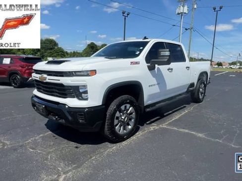 Used 2025 Chevrolet Silverado 2500 Custom w/ Custom Value Package AWD/4WD image 4