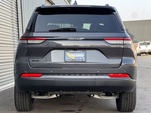 New 2026 Jeep Grand Cherokee Altitude image 5