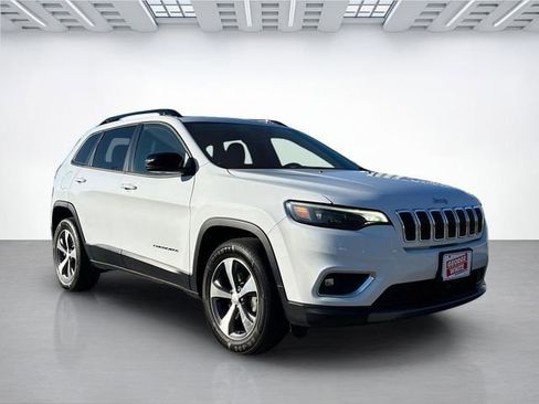 Used 2022 Jeep Cherokee Limited image 2