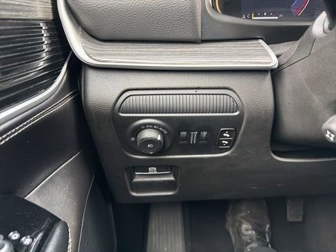 Used 2024 Jeep Wagoneer L Series II w/ Flexible Seating Group image 24