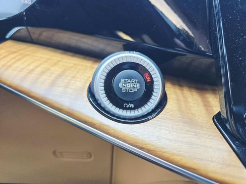 Used 2022 Jeep Grand Wagoneer Series III AWD/4WD image 35