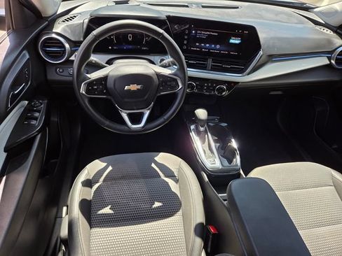 Used 2024 Chevrolet Trax LT w/ Driver Confidence Package FWD image 12