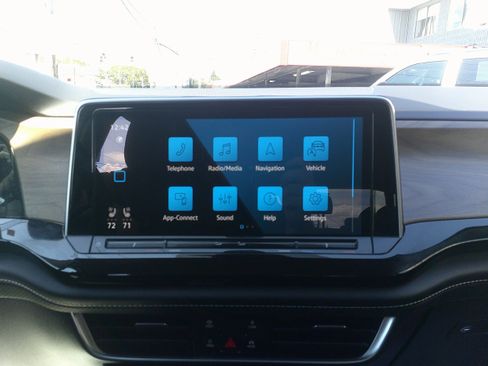 Used 2025 Volkswagen Atlas SE AWD/4WD image 22