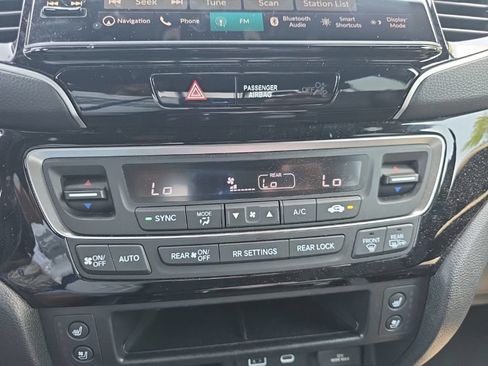 Used 2025 Honda Ridgeline Black Edition image 17