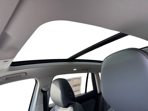 New 2025 Volkswagen Tiguan SE AWD/4WD image 6