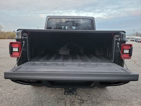 Used 2023 Jeep Gladiator Overland image 17