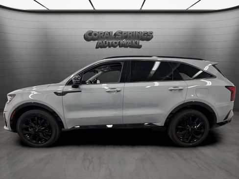 Certified 2023 Kia Sorento SX AWD/4WD image 2