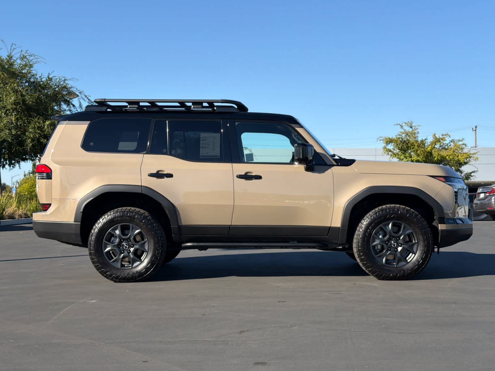Used 2025 Lexus GX 550 w/ Accessory Package (32) AWD/4WD image 6