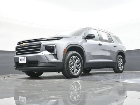 Used 2025 Chevrolet Traverse LT w/ Driver Confidence Package FWD image 53