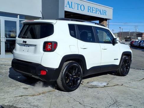 Used 2017 Jeep Renegade Altitude image 3