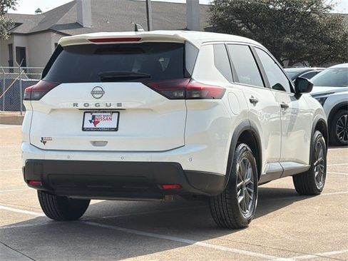 Used 2024 Nissan Rogue S image 8