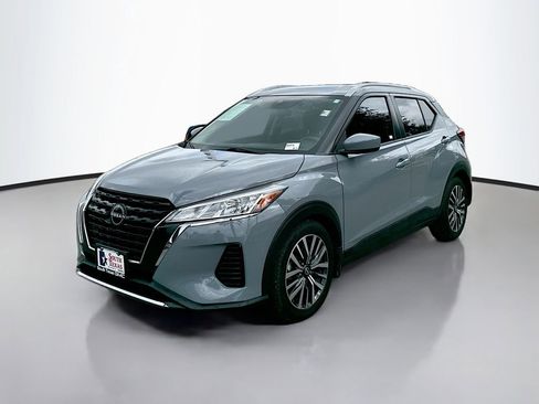Used 2022 Nissan Kicks SV FWD image 3