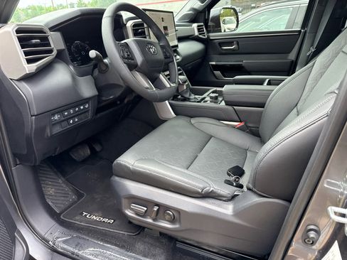 Used 2025 Toyota Tundra Limited AWD/4WD image 6